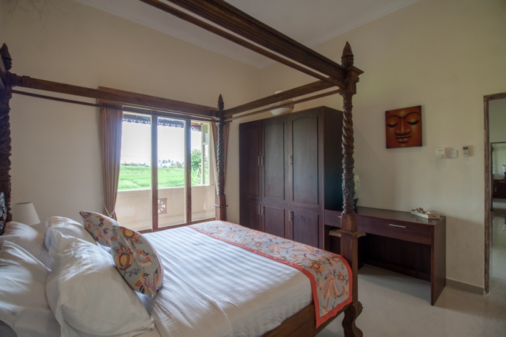 Villa lima kamar dengan pemandangan sawah yang menakjubkan