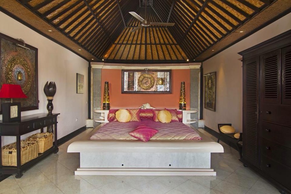 Beautiful 10 Bedrooms Freehold Villa in Gianyar for Sale