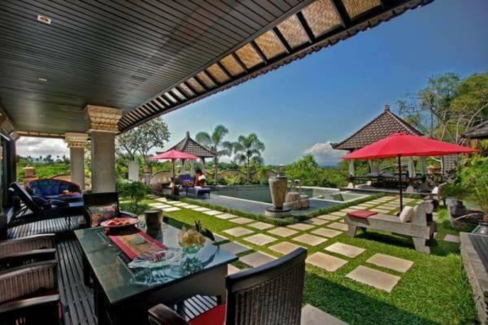 Beautiful 10 Bedrooms Freehold Villa in Gianyar for Sale