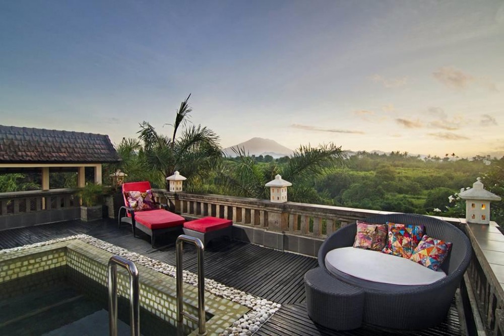 Beautiful 10 Bedrooms Freehold Villa in Gianyar for Sale