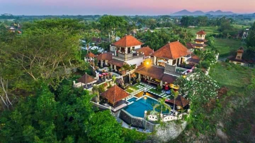 Beautiful 10 Bedrooms Freehold Villa in Gianyar for Sale