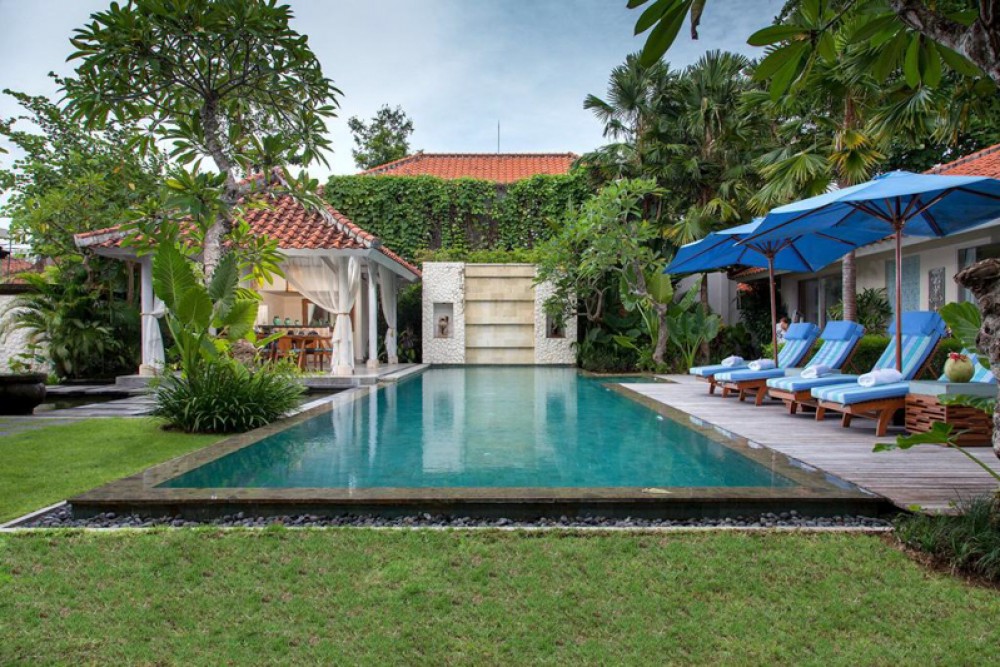Villa de luxe avec quatre chambres et un terrain spacieux à vendre à Sanur