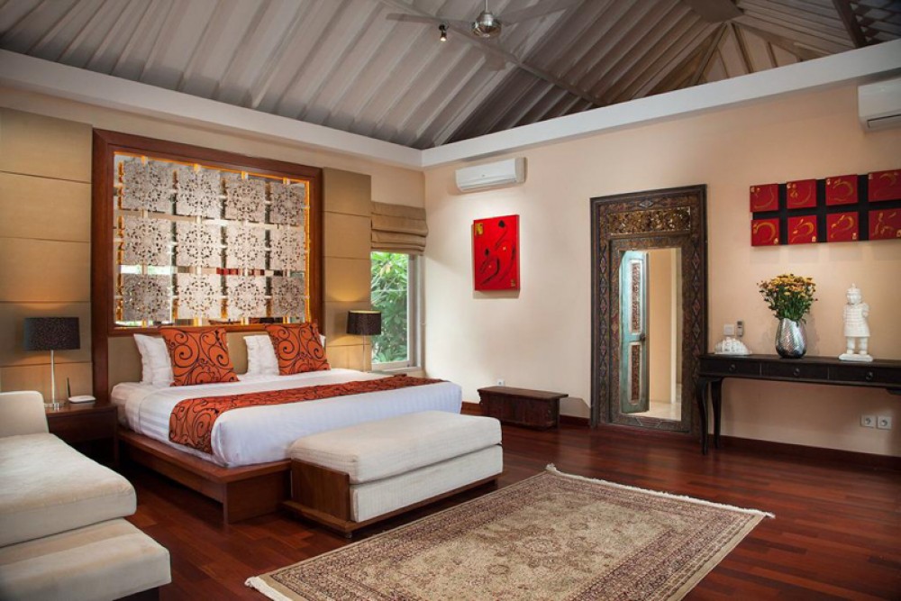 Villa de luxe avec quatre chambres et un terrain spacieux à vendre à Sanur