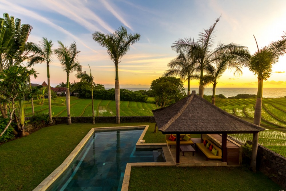 Superbes villas jumelles avec vue sur la mer à vendre à Tabanan