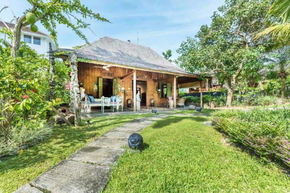 Villa traditionnelle de charme avec un terrain spacieux à vendre à Berawa