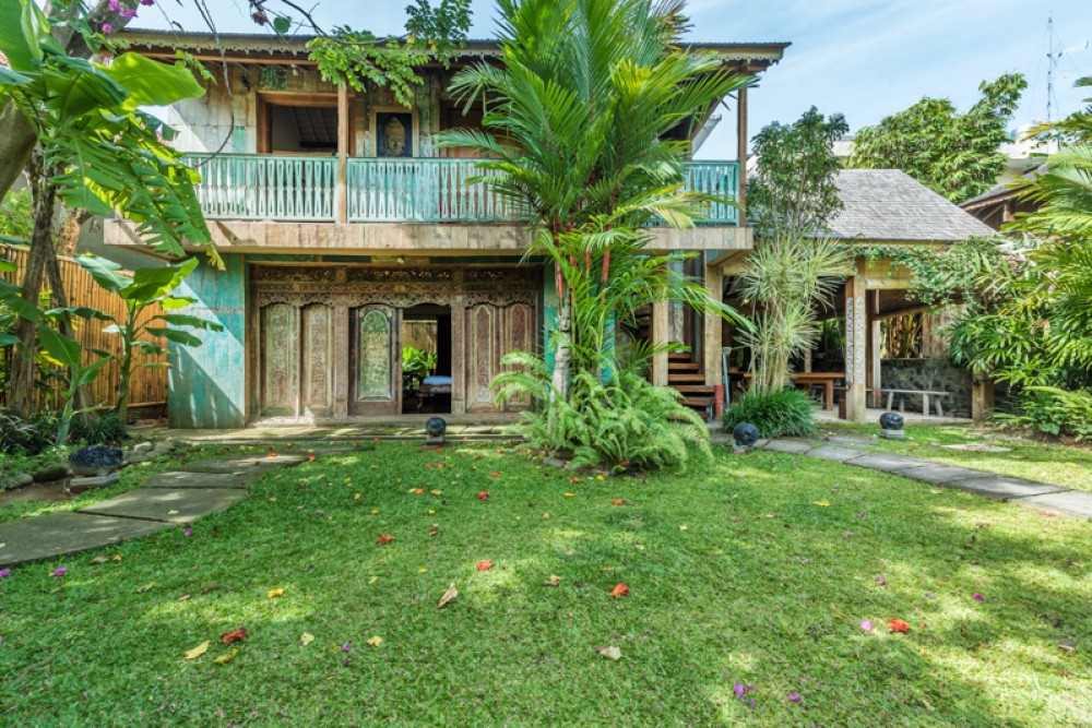 Villa traditionnelle de charme avec un terrain spacieux à vendre à Berawa