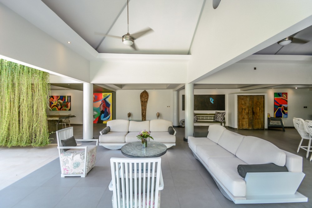 Villa luxueuse de quatre chambres à coucher à vendre à Sanur, côté plage