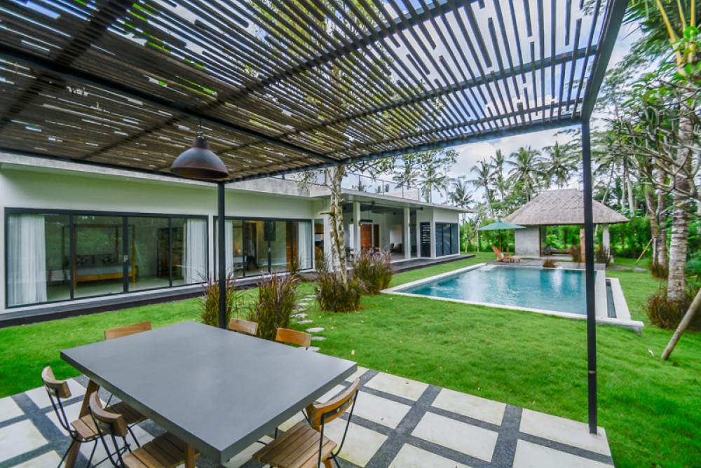 Villa Modern Tiga Kamar Tidur Baru Dijual di Ubud