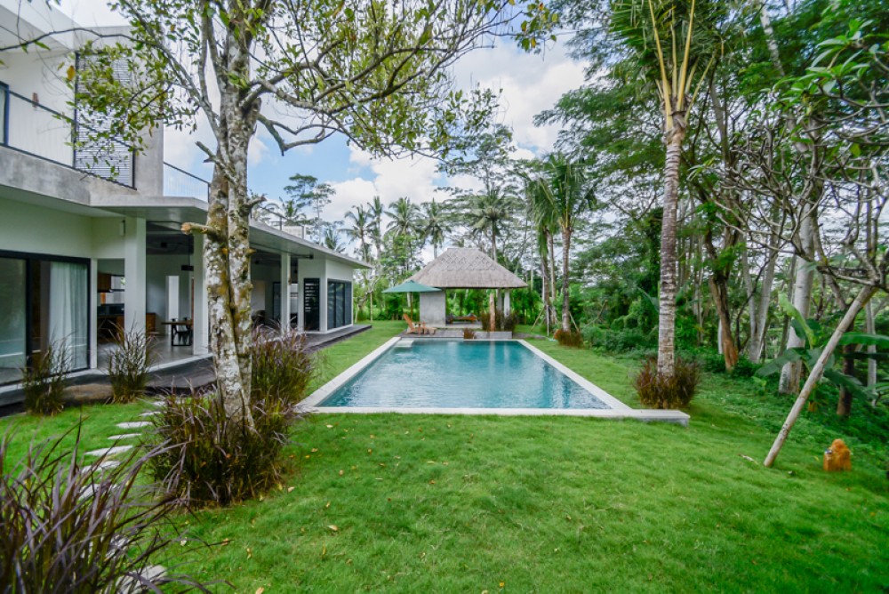 Villa Modern Tiga Kamar Tidur Baru Dijual di Ubud