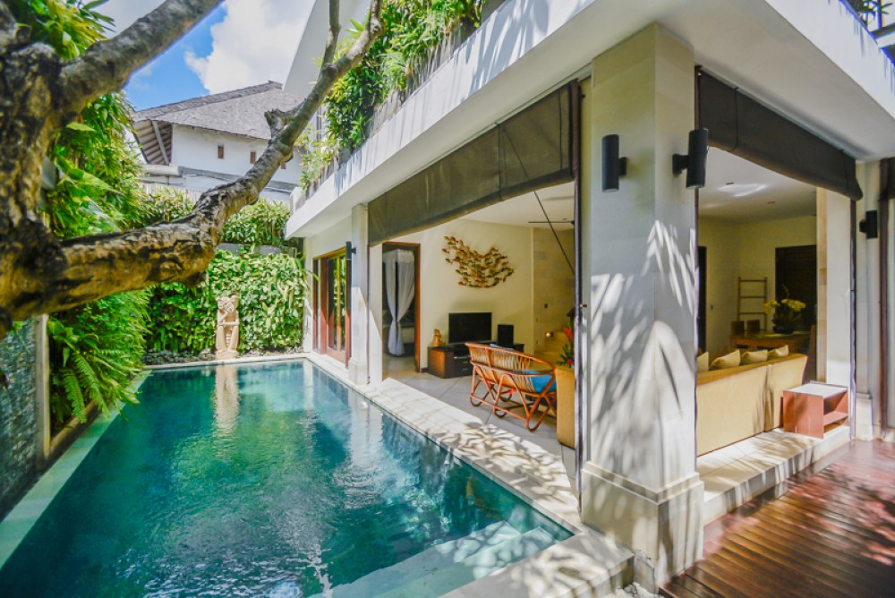 Villa Mewah Dua Lantai Dijual di Jantung Seminyak