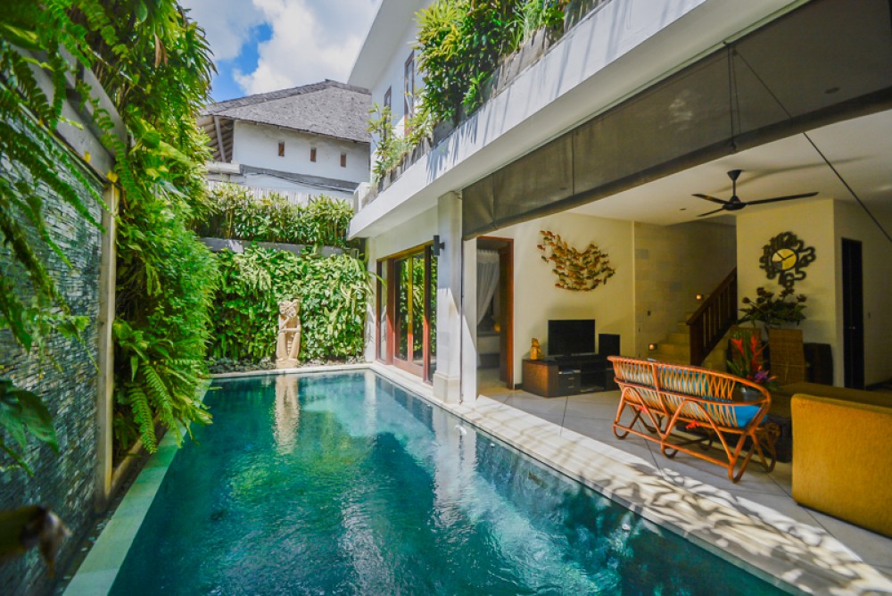 Villa Mewah Dua Lantai Dijual di Jantung Seminyak