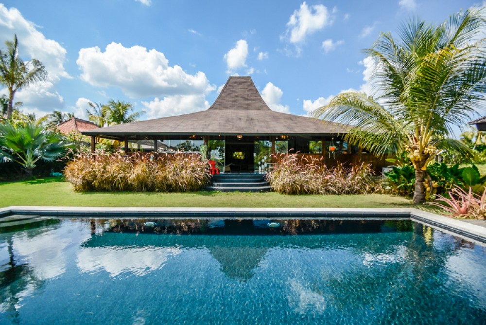 Spectacular Traditional Four Bedrooms Villa for Sale in Canggu Kibarer Property