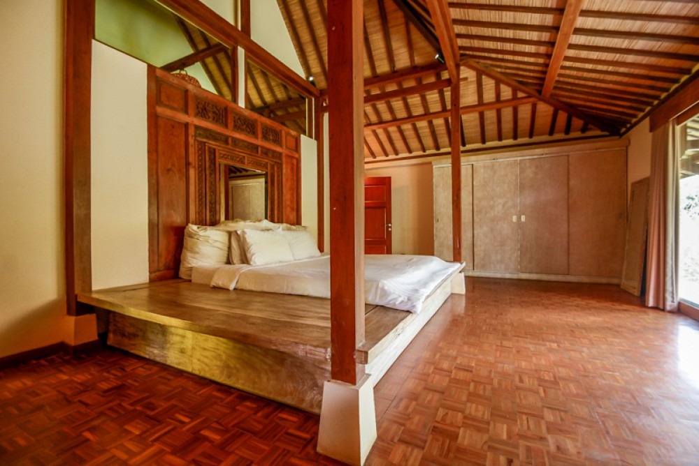 Villa Empat Kamar  Tidur  Tradisional  yang Spektakuler 