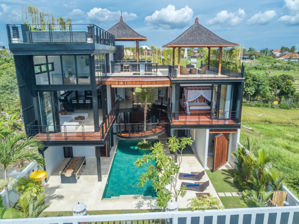 Villa Modern Mewah dengan pemandangan Sawah Dijual di Umalas