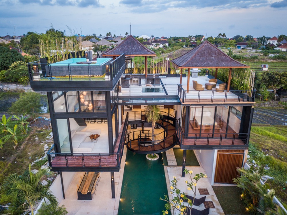 Villa Modern Mewah dengan pemandangan Sawah Dijual di Umalas