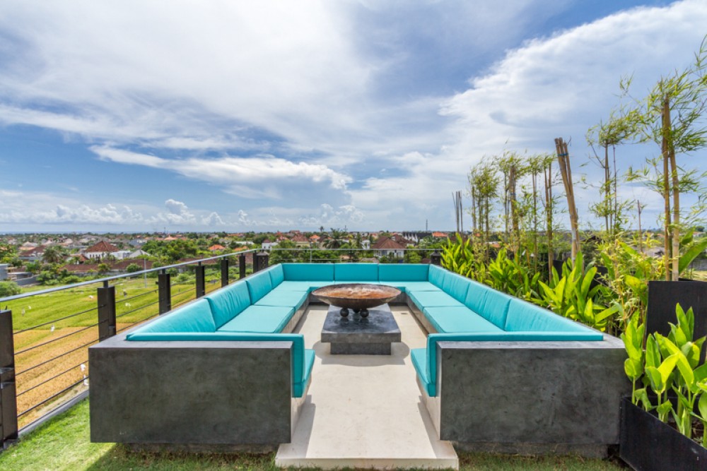 Luxurious Modern Villa with Rice Paddies view for Sale in Umalas