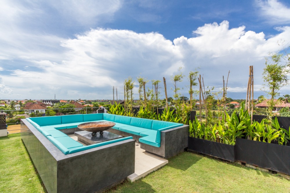 Luxurious Modern Villa with Rice Paddies view for Sale in Umalas