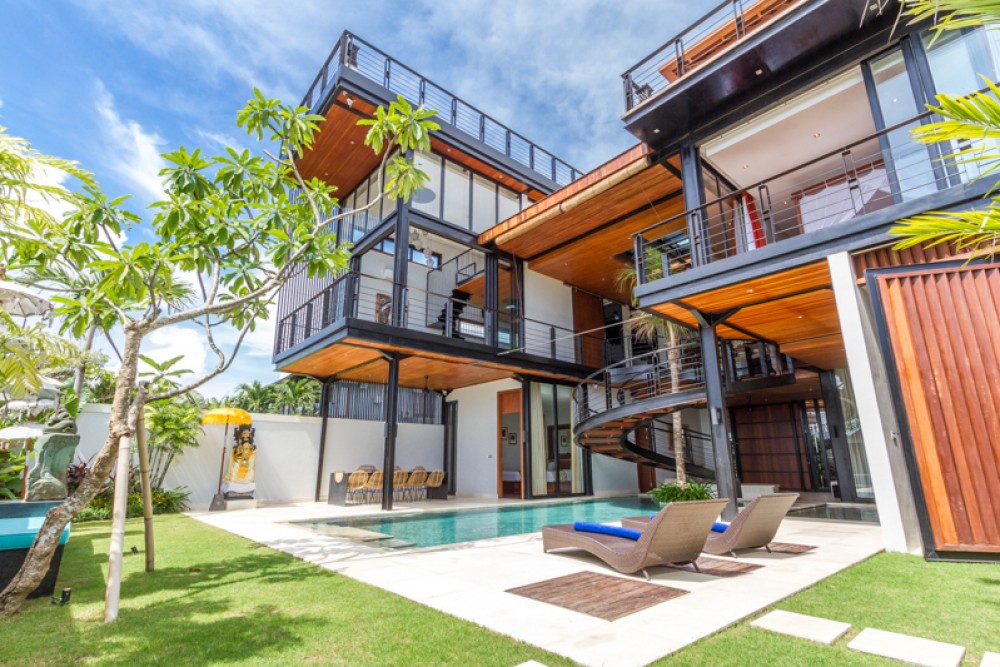 Luxurious Modern Villa with Rice Paddies view for Sale in Umalas