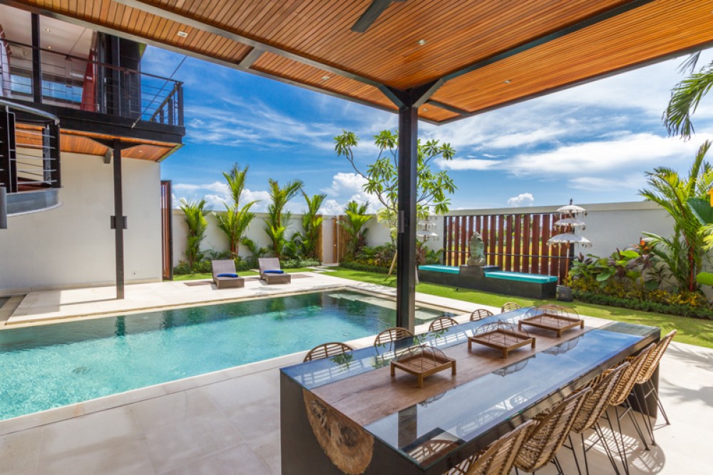 Luxurious Modern Villa with Rice Paddies view for Sale in Umalas