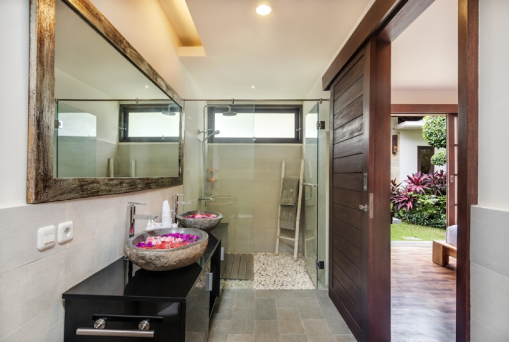 Villa Tiga Kamar Cantik Dijual di Canggu