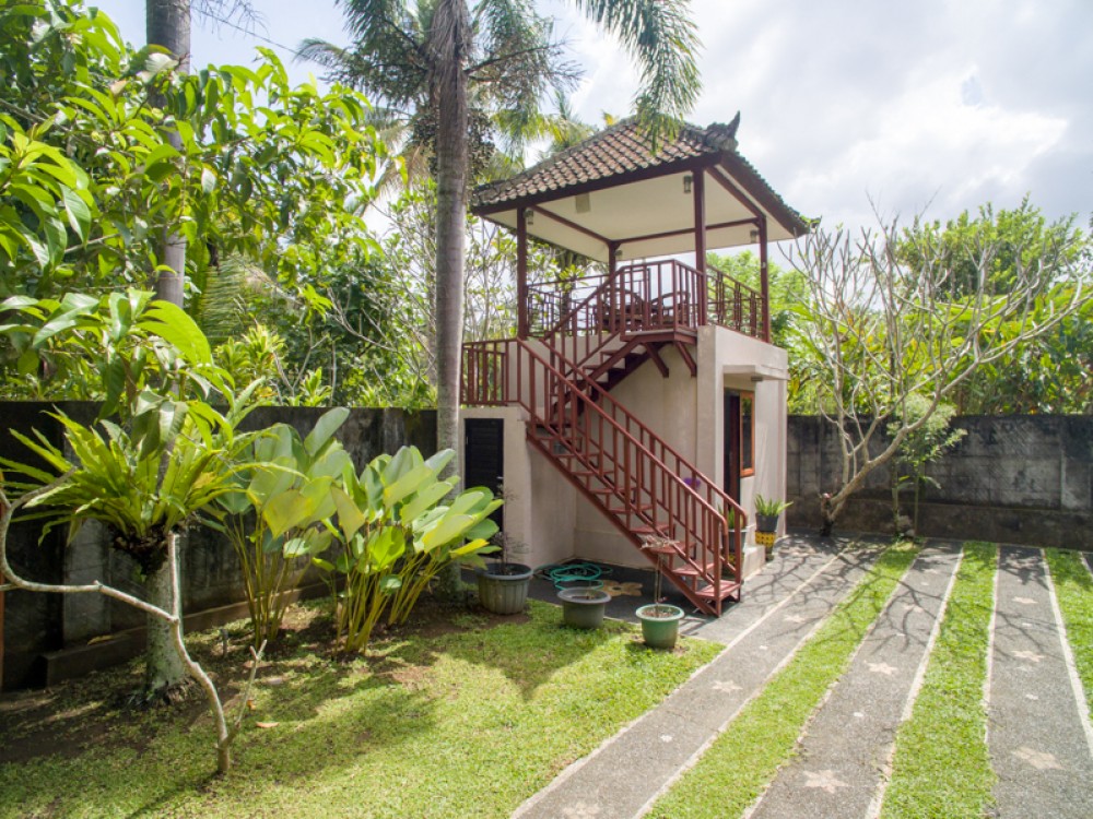 Villa traditionnelle en pleine propriété avec un terrain spacieux à vendre à Ubud