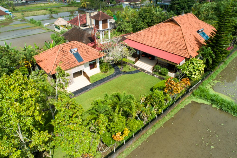 Villa traditionnelle en pleine propriété avec un terrain spacieux à vendre à Ubud