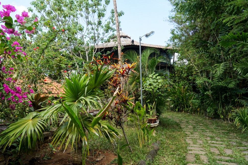 Villa traditionnelle en pleine propriété avec un terrain spacieux à vendre à Canggu