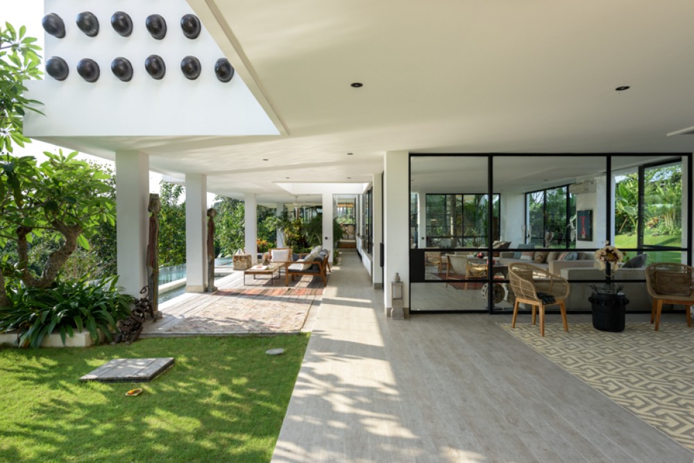 Luxurious Freehold Villa with Rice Paddies View for Sale in Canggu