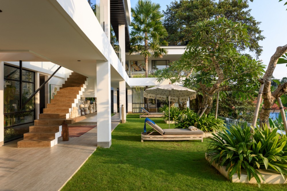 Luxurious Freehold Villa with Rice Paddies View for Sale in Canggu