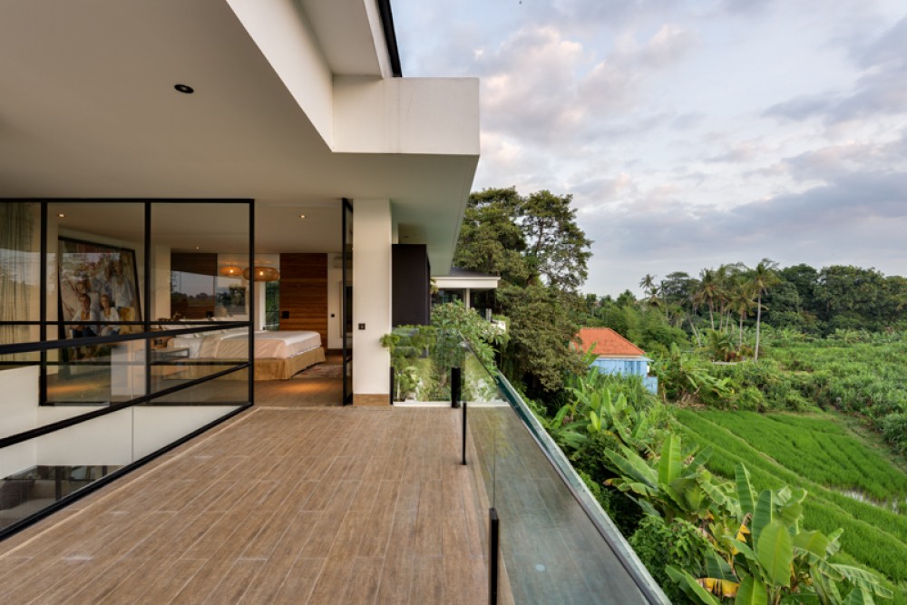 Villa Mewah dengan Pemandangan Sawah untuk Dijual di Canggu