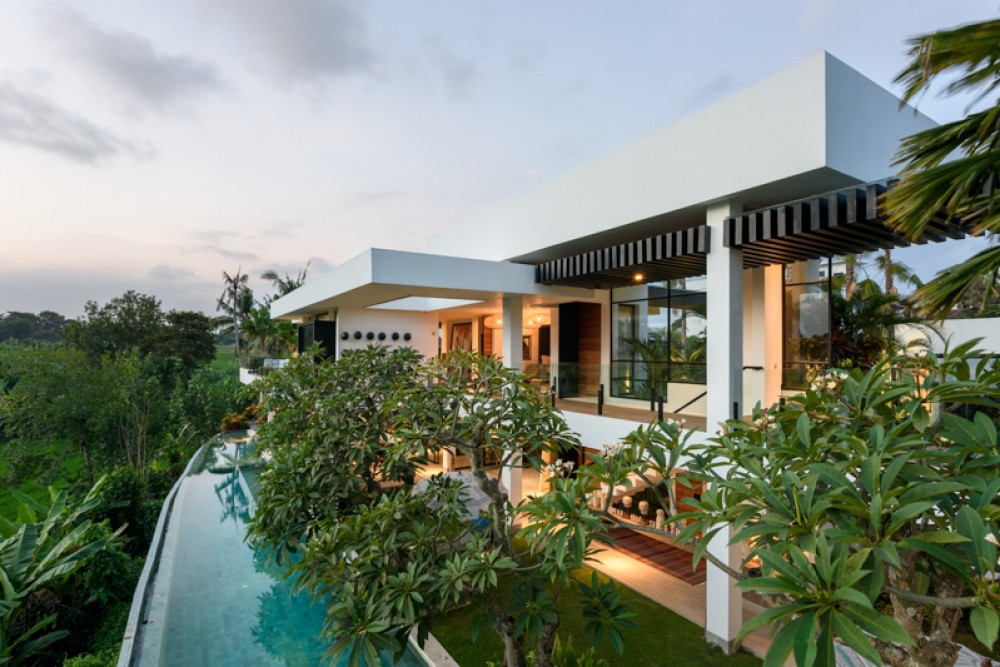 Luxurious Freehold Villa with Rice Paddies View for Sale in Canggu