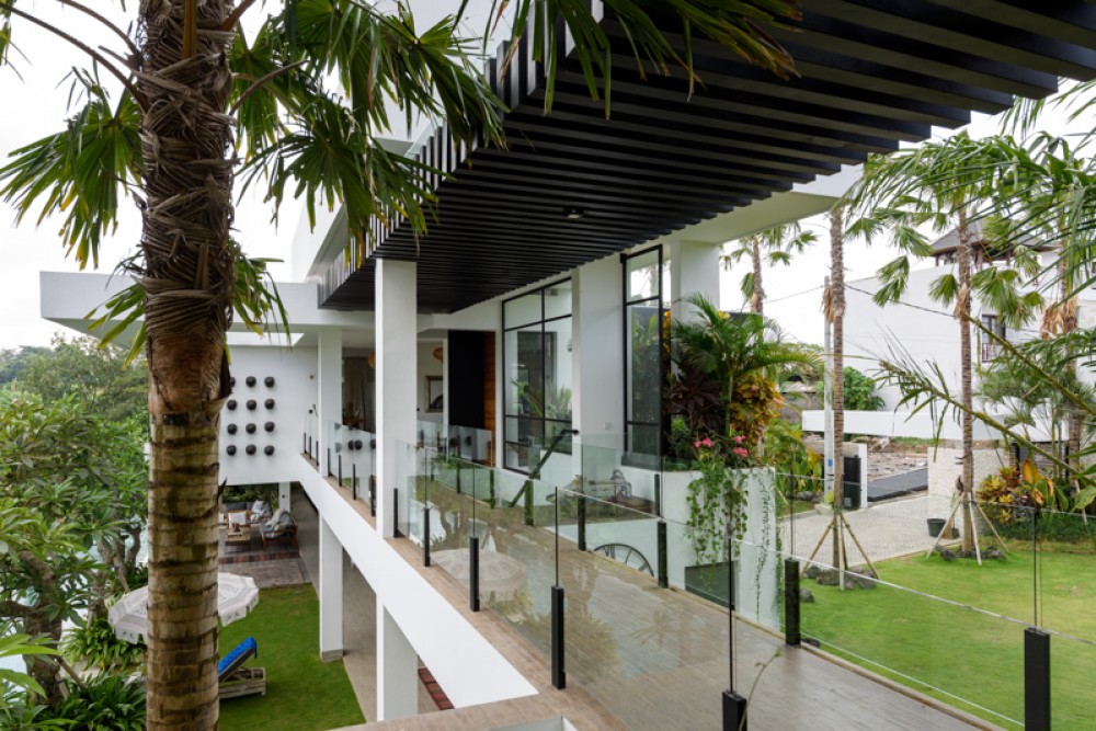 Luxurious Freehold Villa with Rice Paddies View for Sale in Canggu