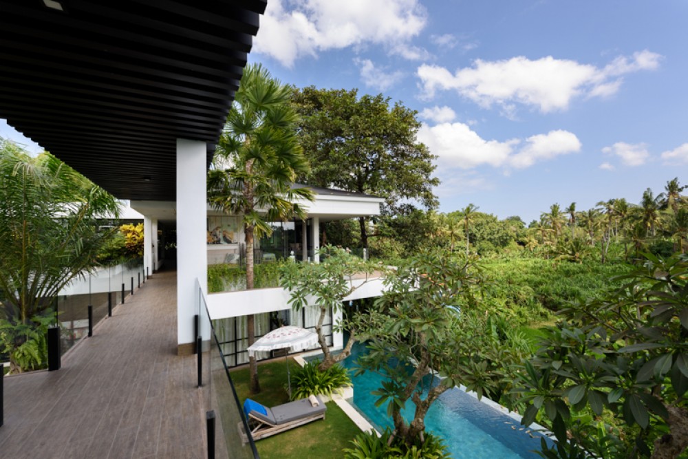 Luxurious Freehold Villa with Rice Paddies View for Sale in Canggu