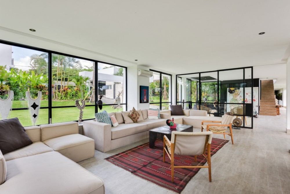 Luxurious Freehold Villa with Rice Paddies View for Sale in Canggu