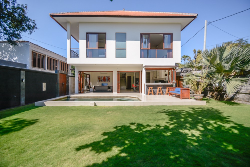 Modern Western Style Villa with High ROI for Sale in Sanur Kibarer