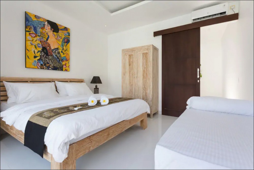Villa Dua Kamar Tidur Indah Dijual di Kerobokan