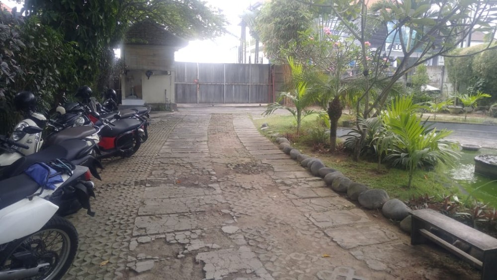 Lokasi sangat bagus dengan bangunan