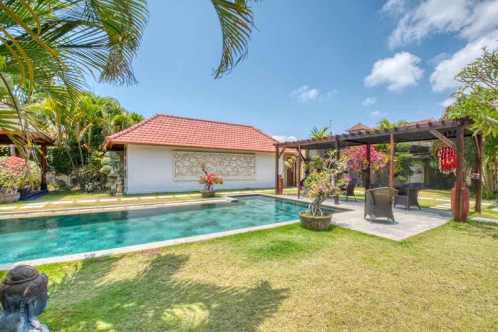 Villa tropicale spacieuse à vendre à Sanur