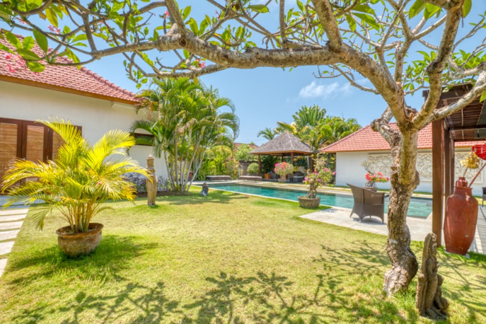 Villa tropicale spacieuse à vendre à Sanur