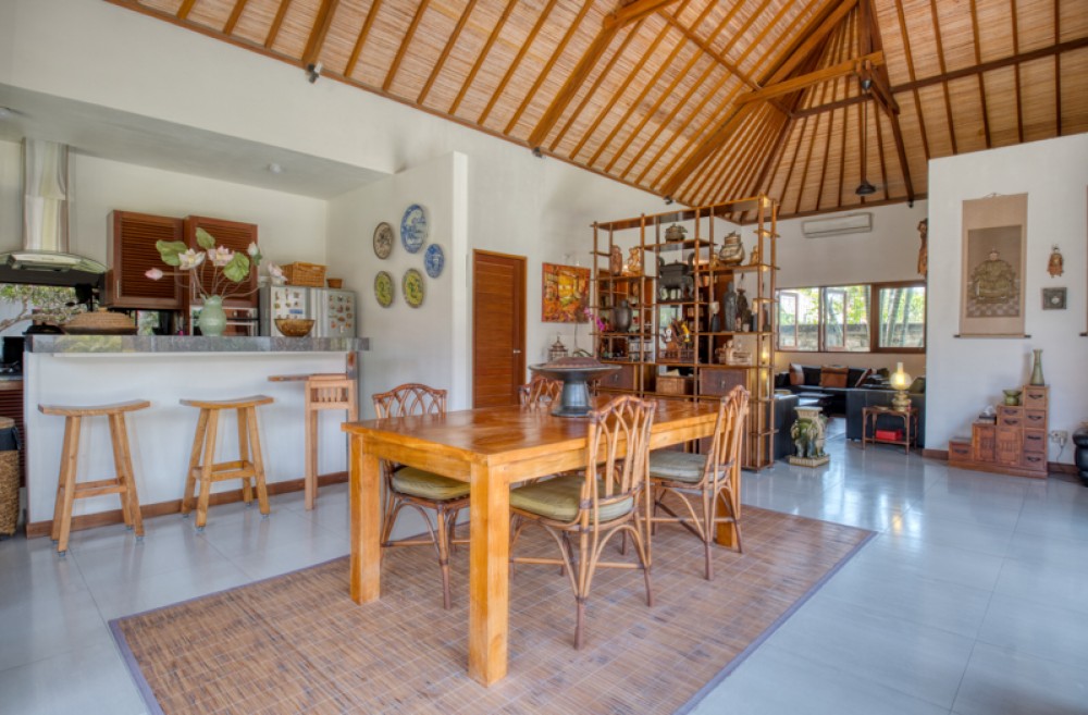 Villa Tropis Luas Dijual di Sanur