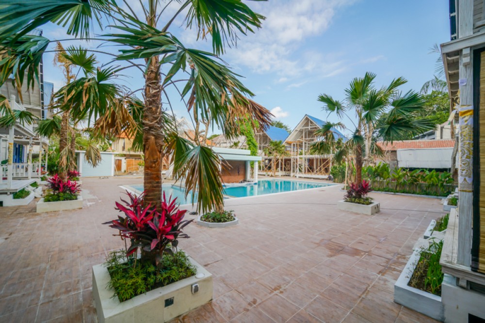 Villa en bois de charme et à distance de marche de la plage à vendre à Legian