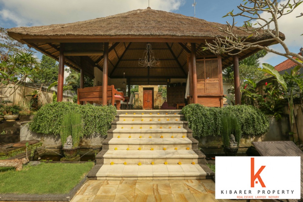 Villa Indah Sawah Dikelilingi dengan Tanah Luas Dijual di Ubud