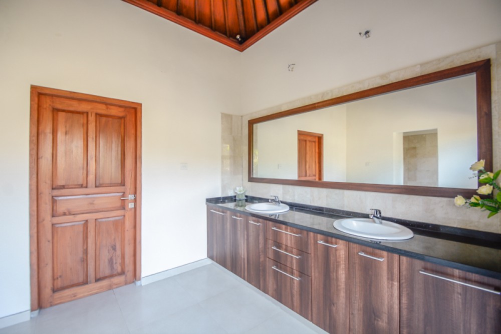 Stylish Freehold Villa For Sale in Ungasan