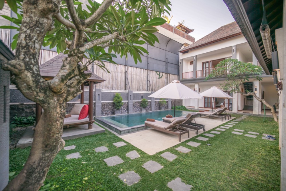 Villa Tiga Kamar Tidur Freehold Indah Dijual di Echo Beach