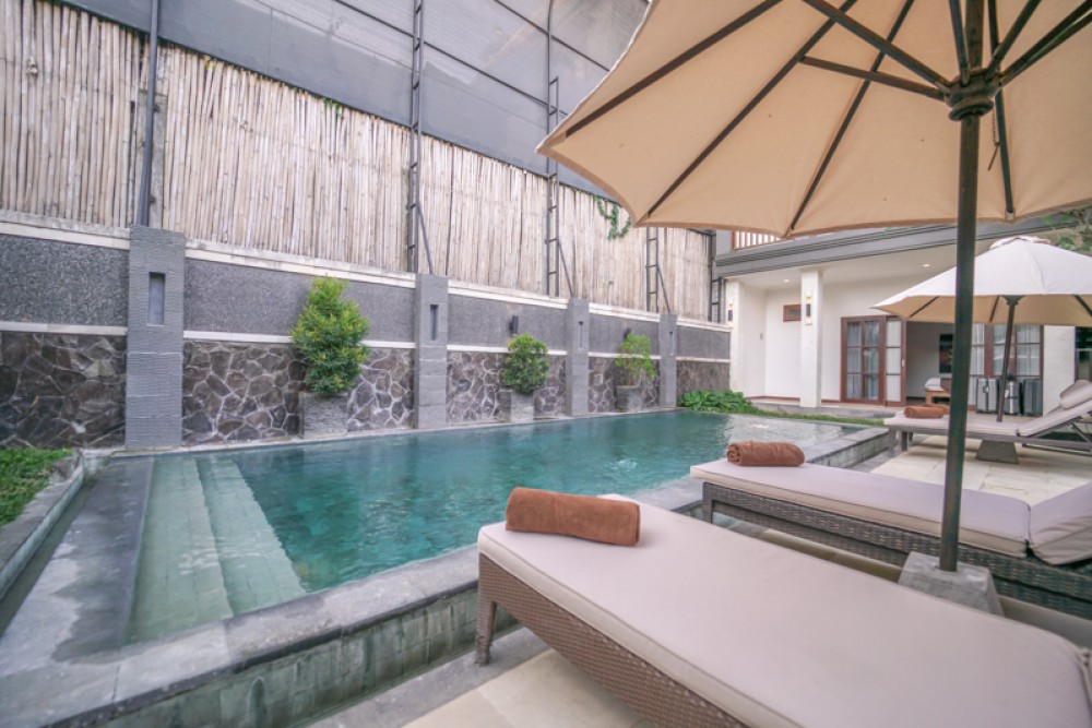 Villa Tiga Kamar Tidur Freehold Indah Dijual di Echo Beach