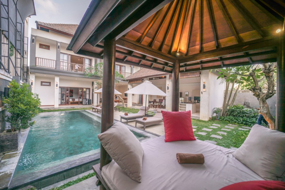 Villa Tiga Kamar Tidur Freehold Indah Dijual di Echo Beach