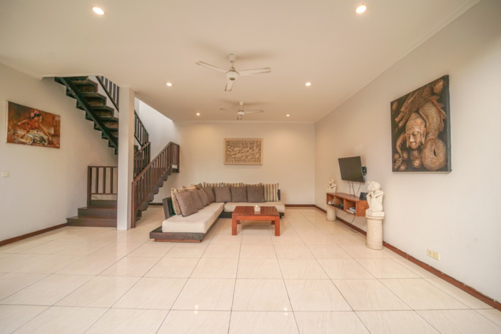 Beautiful Freehold Three Bedrooms Villa for Sale in Echo Beach
