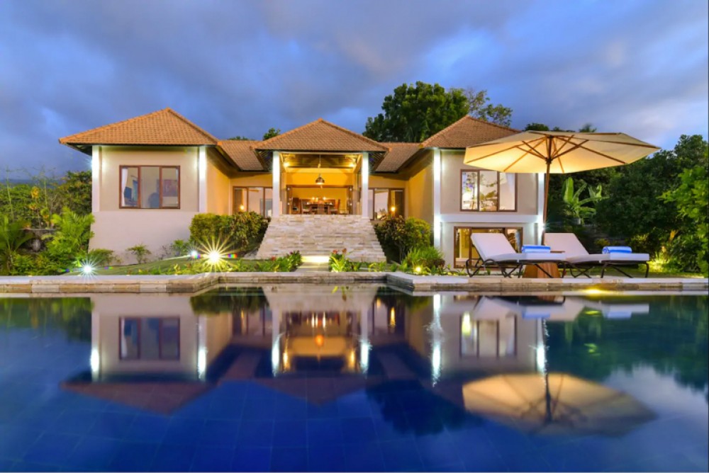 Luxurious Five Bedrooms Freehold Villa for Sale in Canggu