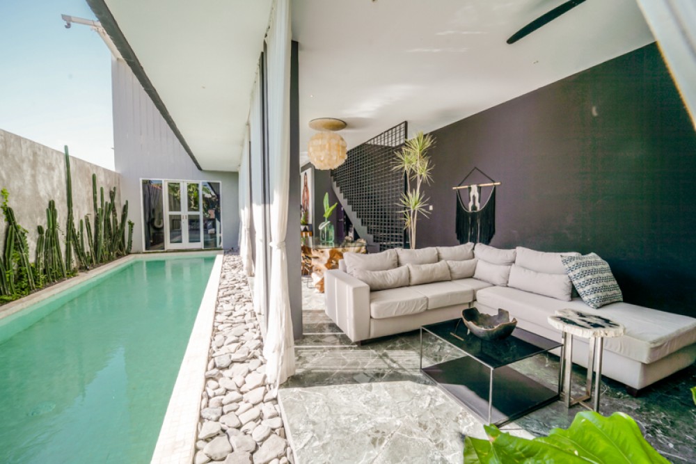 Charming Four Bedrooms Freehold Villa Dijual di Canggu