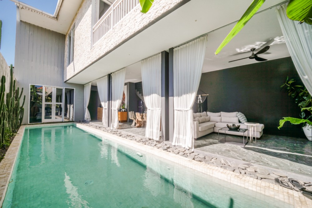 Charming Four Bedrooms Freehold Villa Dijual di Canggu